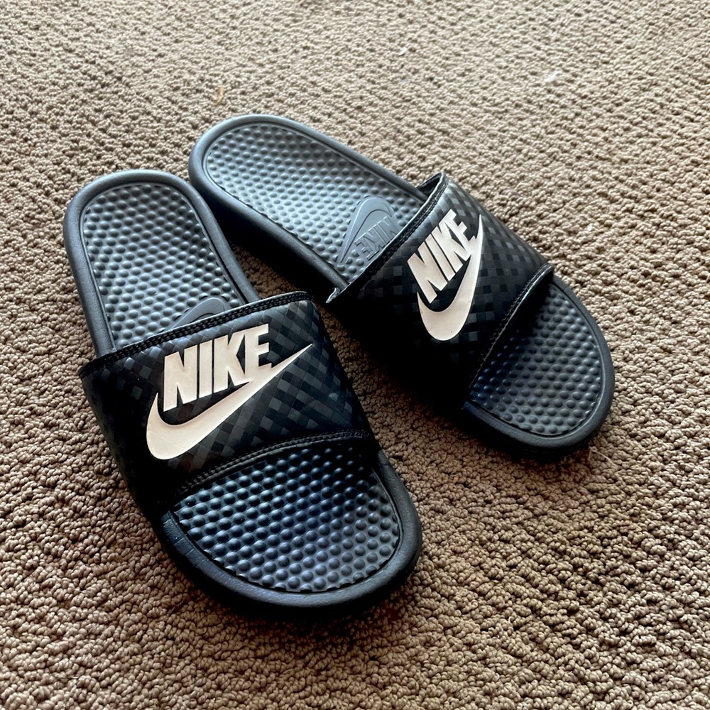Nike Benassi Slides